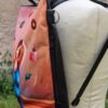 Crossbody kabelko batoh s motivem dámu s dortíky. - Image 2
