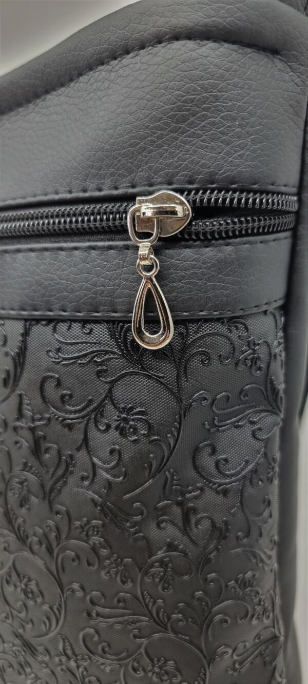Crossbody černá kabelka celokoženková. - Image 2