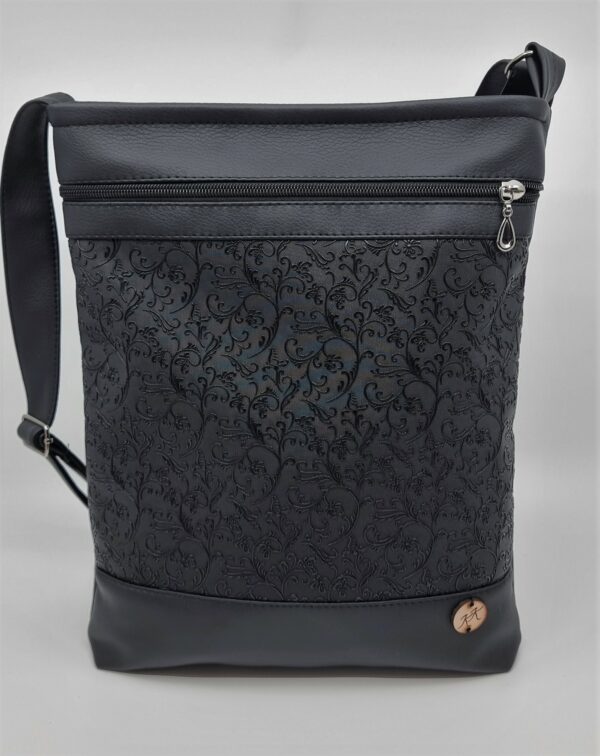 Crossbody černá kabelka celokoženková.