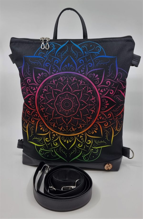 Crossbody kabelko batoh s motivem duhové mandaly.