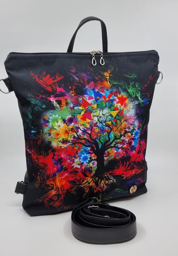 Crossbody kabelko batoh s motivem stromu.