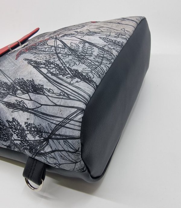 Crossbody kabelko batoh s motivem vlčích máků. - Image 5