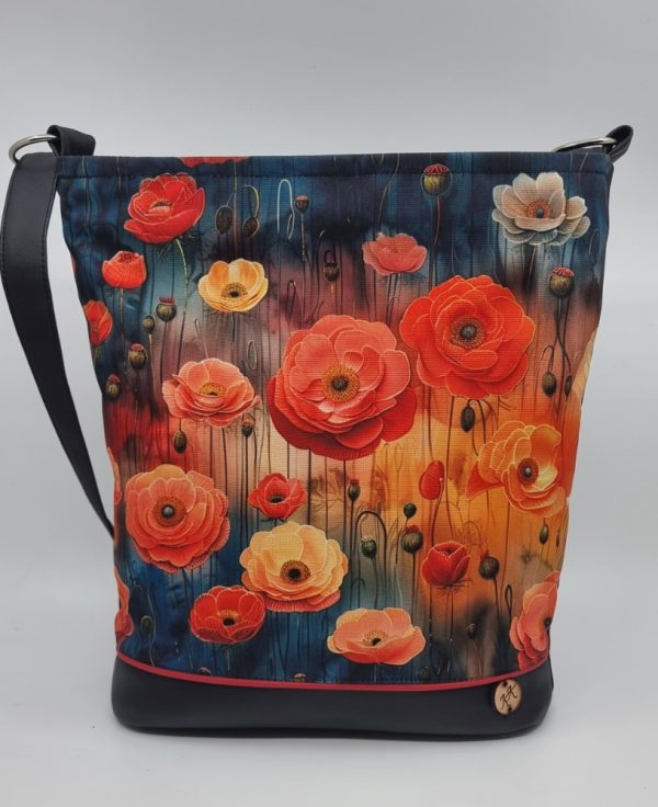 Crossbody kabelka s motivem vlčích máků.