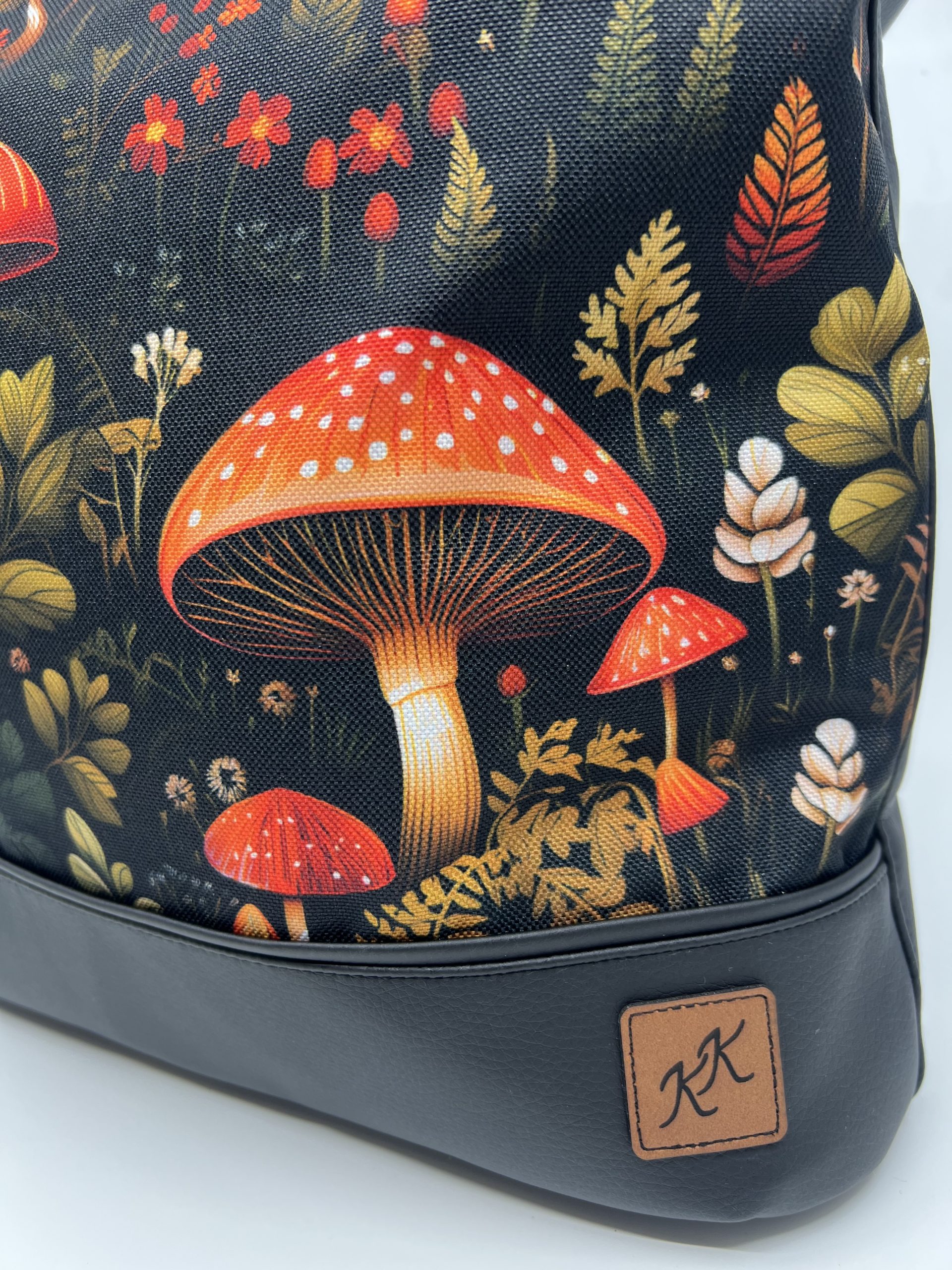 Crossbody kabelka s motivem hub. - Image 4