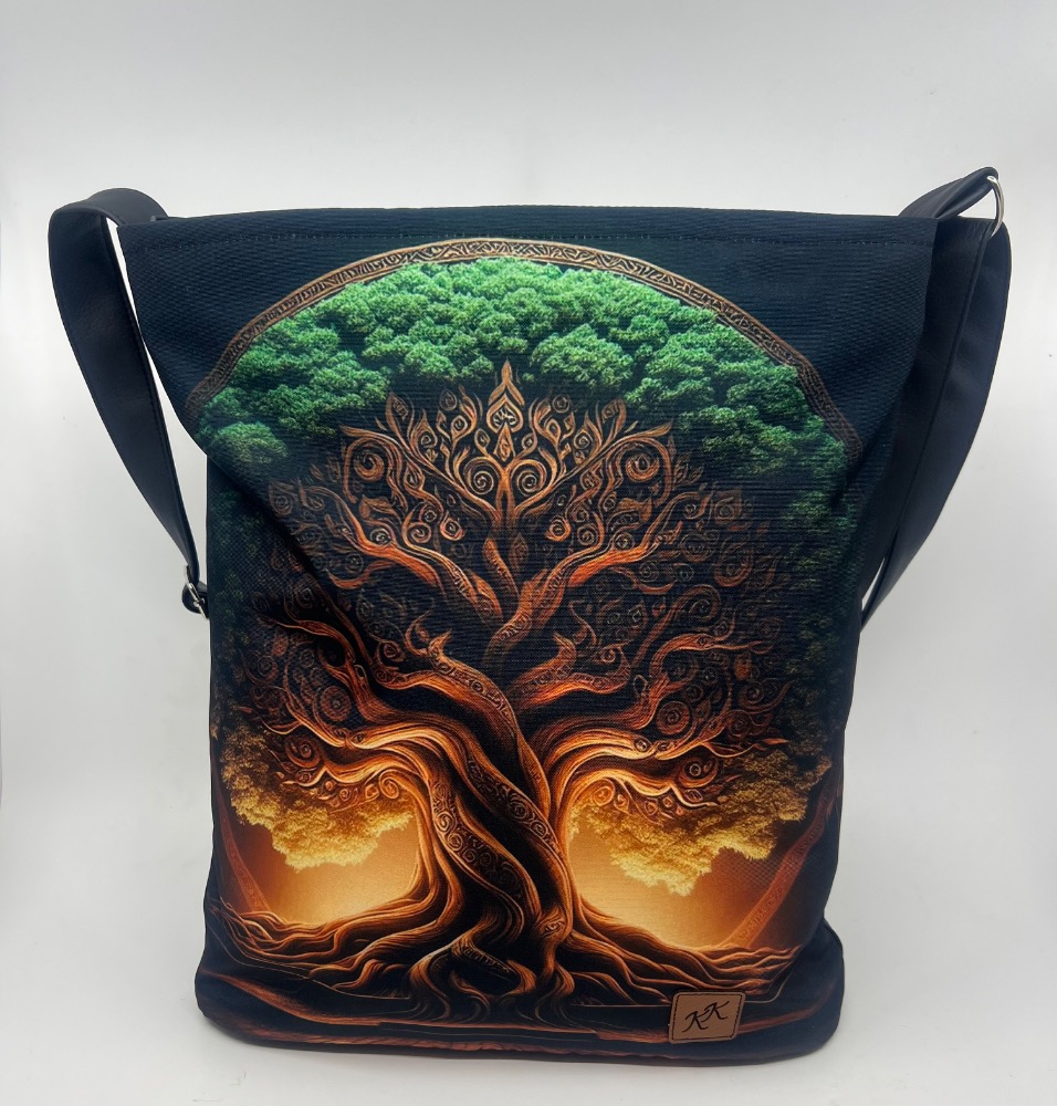 Crossbody kabelka s motivem stromu.