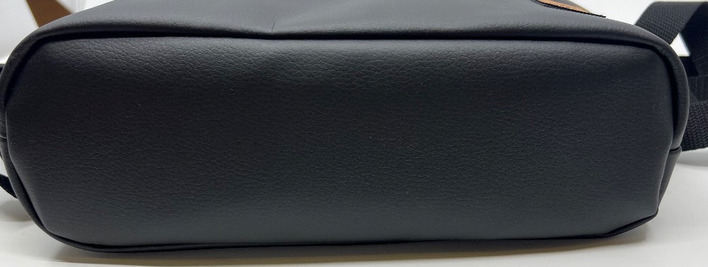 Crossbody batoh s motivem hub. - Image 4