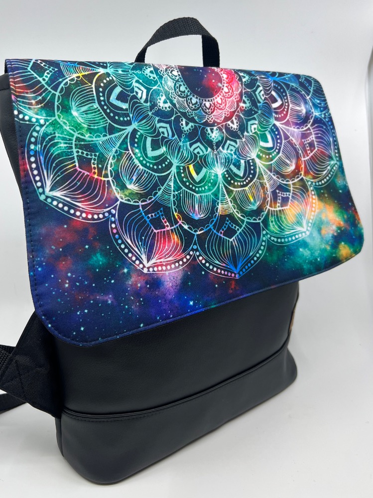 Crossbody batoh s mandalou v tyrkysovém provedení. - Image 6