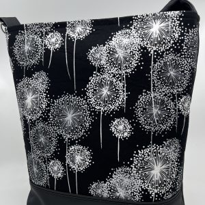 Crossbody kabelka s motivem pampelišek.