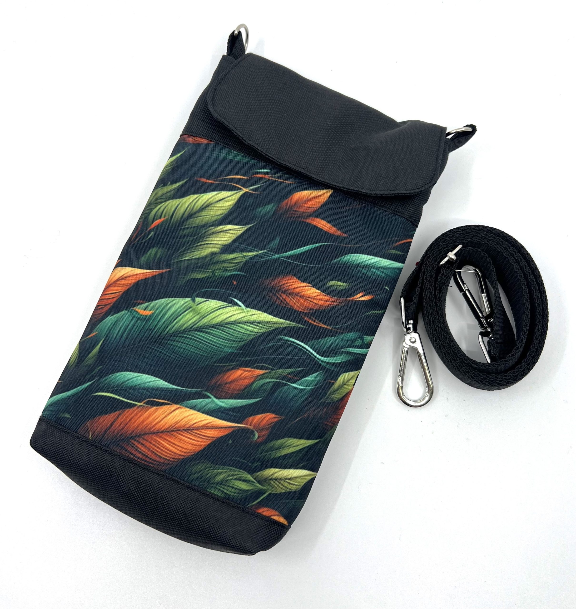 Malá crossbody kabelka s motivem podzimního listí.