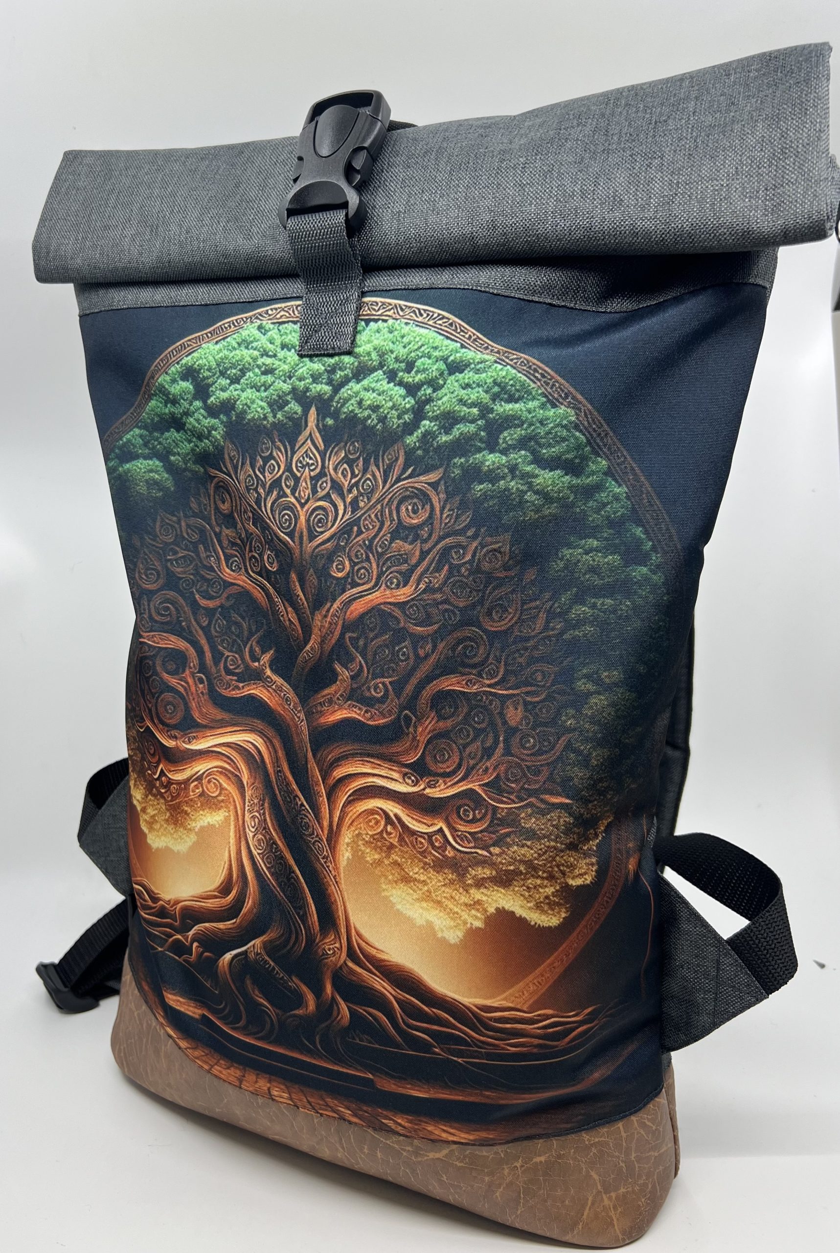 Rolovací s motivem strom života s šedou kombinací.