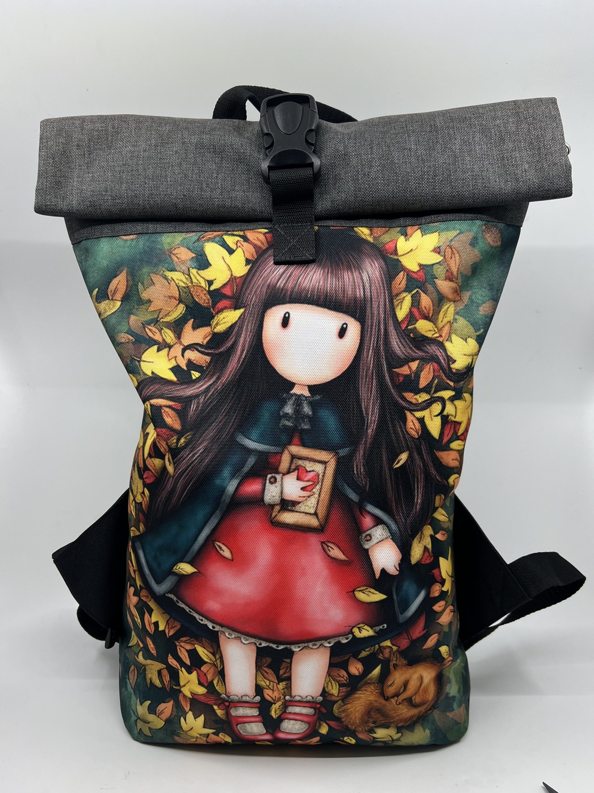 Rolovací batoh podzimní listí s panenkou.