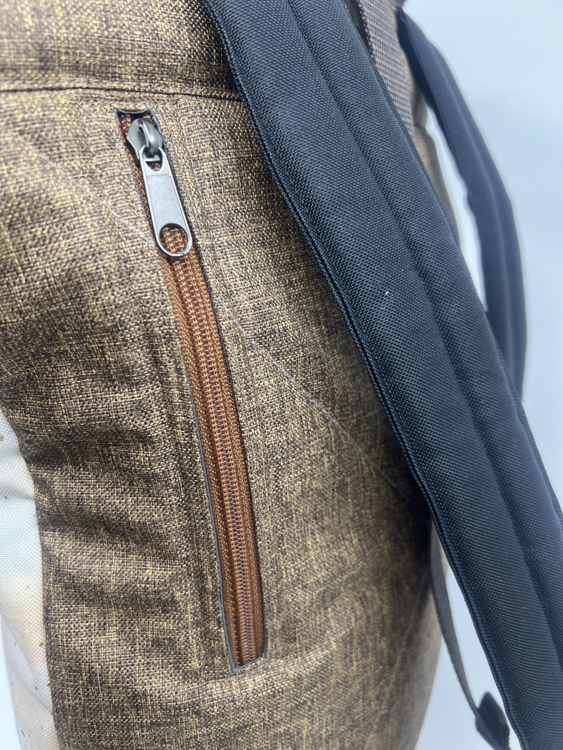 Rolovací batoh motivem stromu ze srdíčky. - Image 2