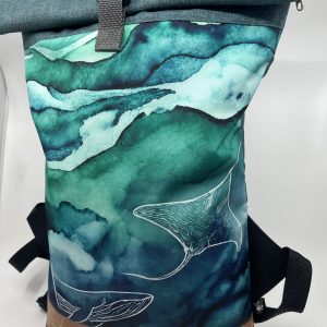 Rolovací batoh podmořský svět s petrolejovou barvou