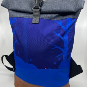 Rolovací batoh s motivem houba v lese.