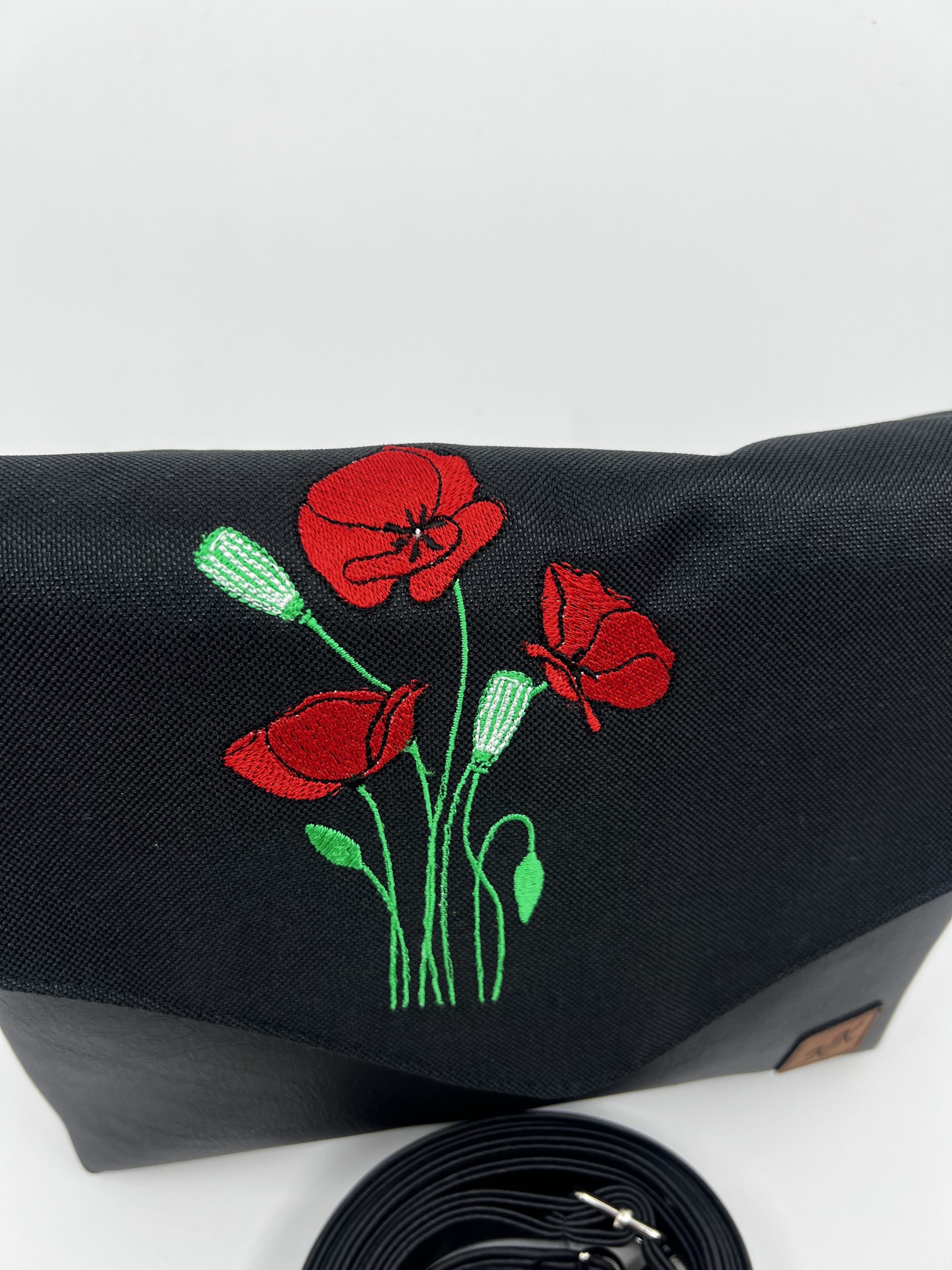 Crossbody kabelka Kaila s výšivkou vlčí máky. - Image 3
